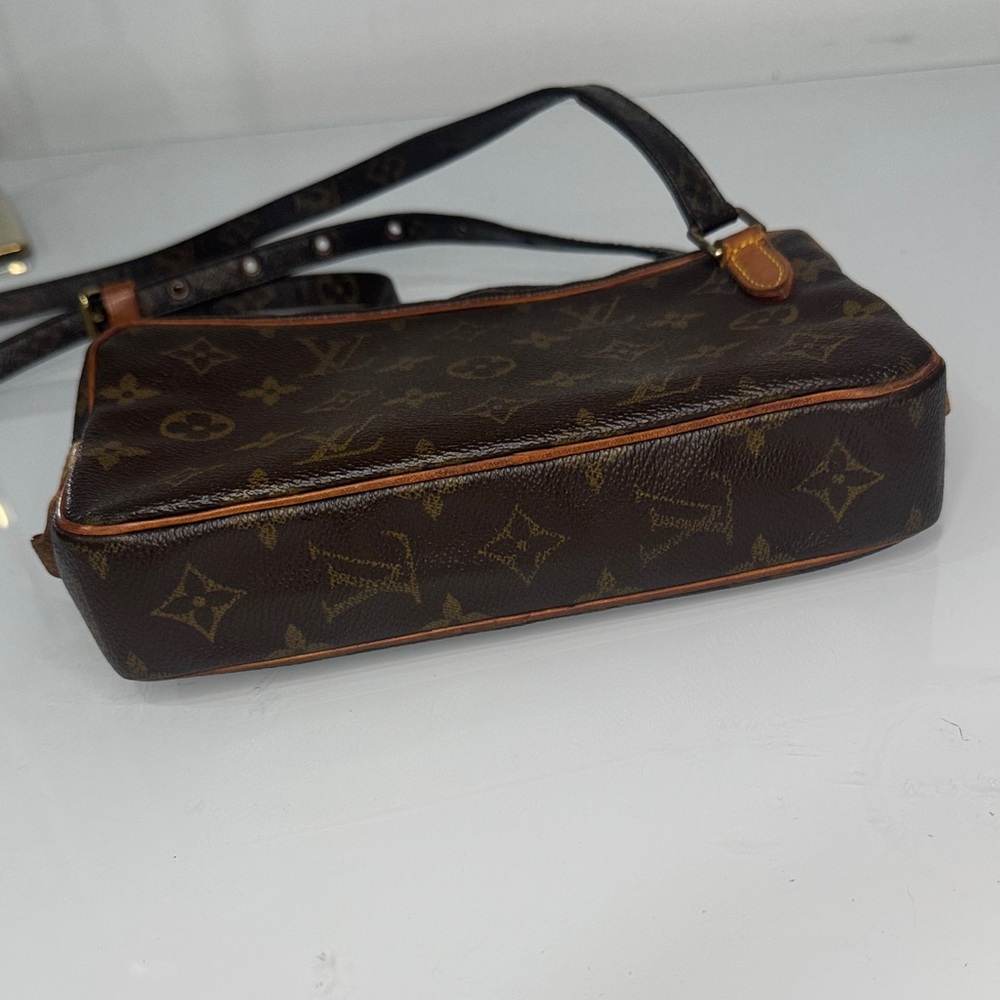 Louis Vuitton Pochette Marley Bandoulière – Monogram - tear near zipper & strap - Picture 2 of 15